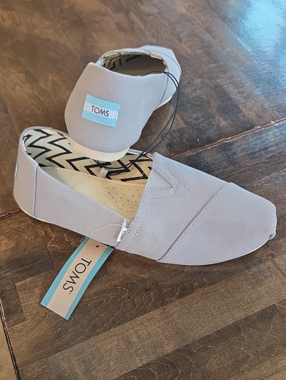 Toms Size 9 Women's Canvas Slip-On Shoes in Light Gray NEW